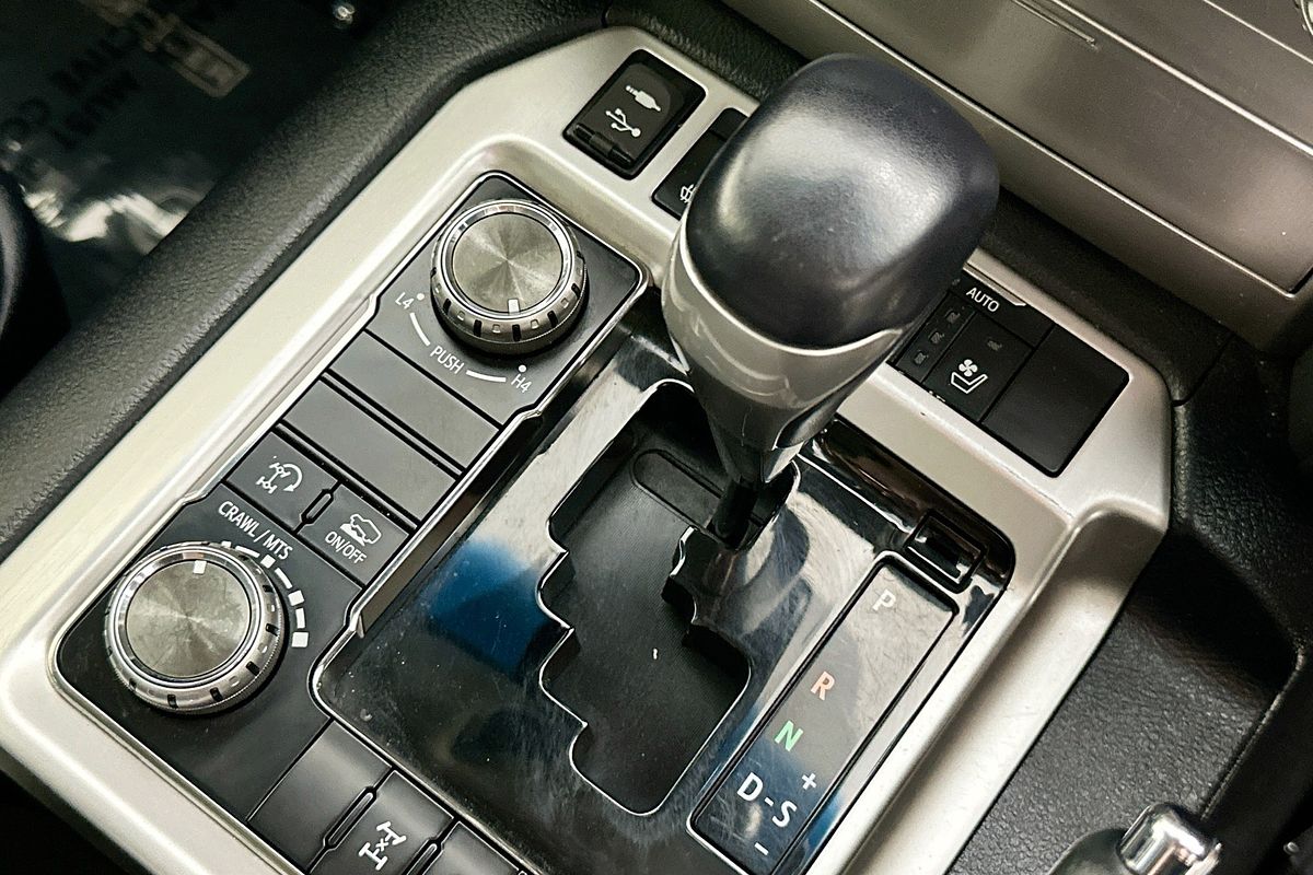 2021 Toyota LANDCRUISER LC200 SAHARA (4x4) VDJ200R