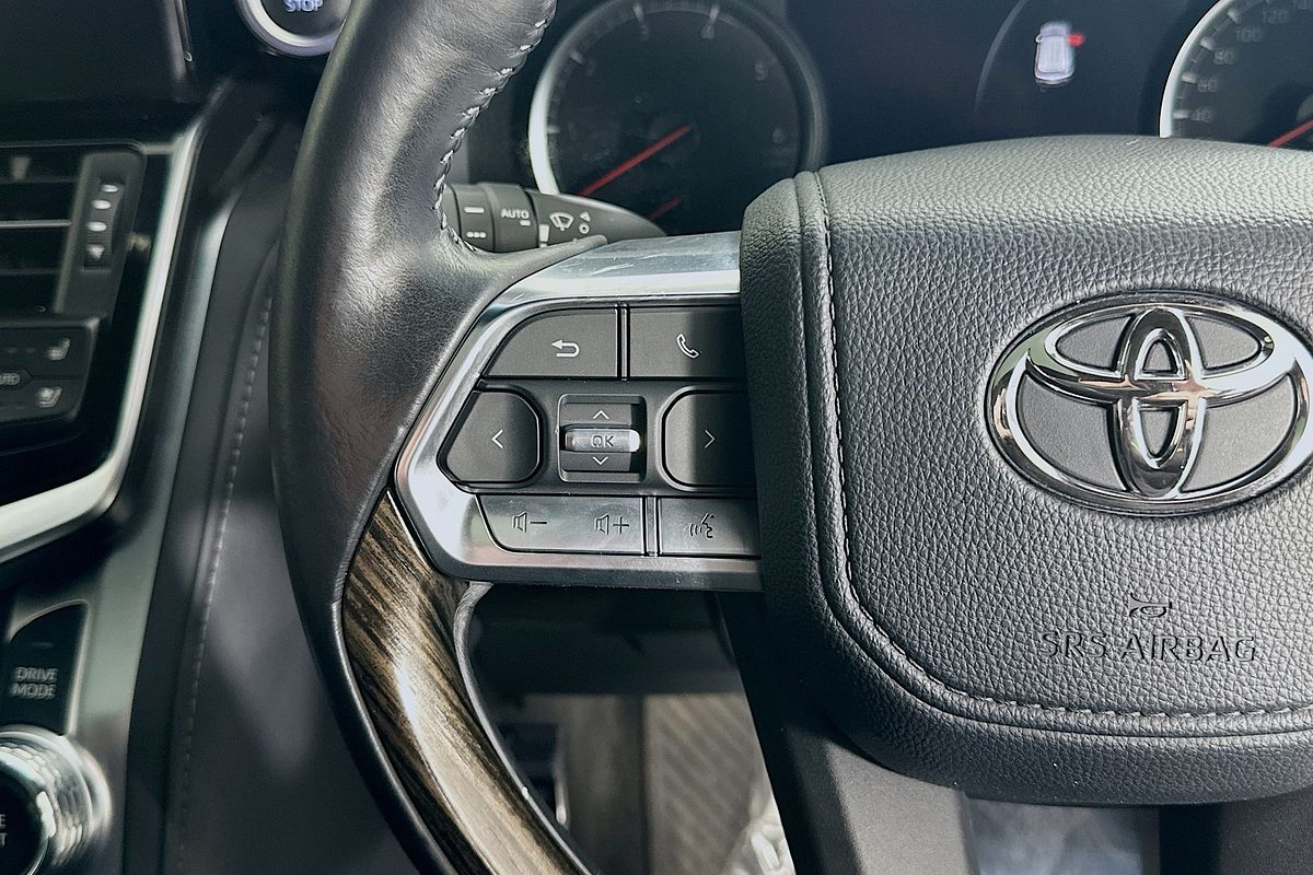 2023 Toyota LANDCRUISER LC300 SAHARA (4x4) FJA300R