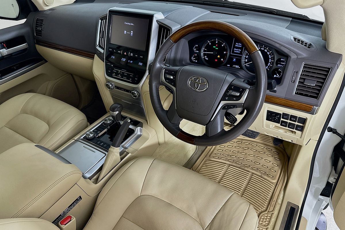 2017 Toyota LANDCRUISER SAHARA (4x4) VDJ200R MY16