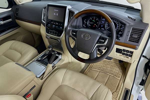 2017 Toyota LANDCRUISER SAHARA (4x4) VDJ200R MY16