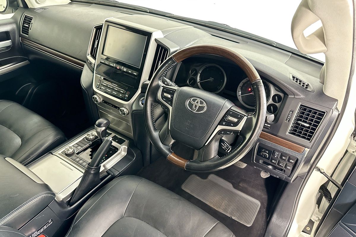 2020 Toyota LANDCRUISER LC200 SAHARA (4x4) VDJ200R