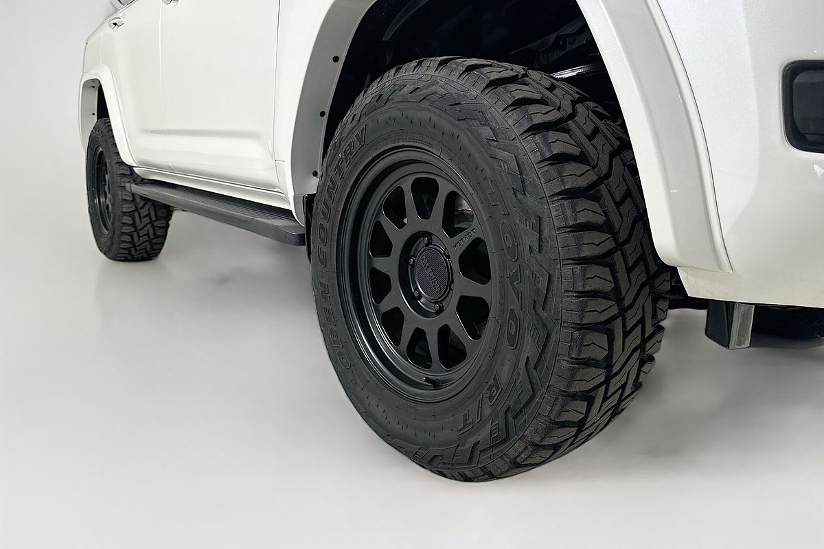 2023 Toyota LANDCRUISER LC300 SAHARA (4x4) FJA300R