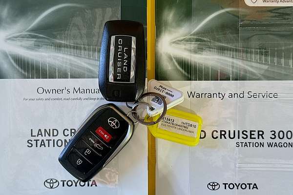 2023 Toyota LANDCRUISER LC300 SAHARA (4x4) FJA300R