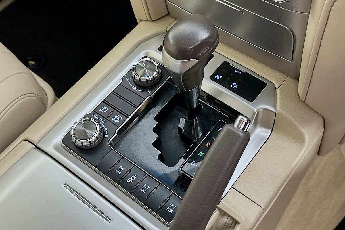 2020 Toyota LANDCRUISER LC200 SAHARA (4x4) VDJ200R
