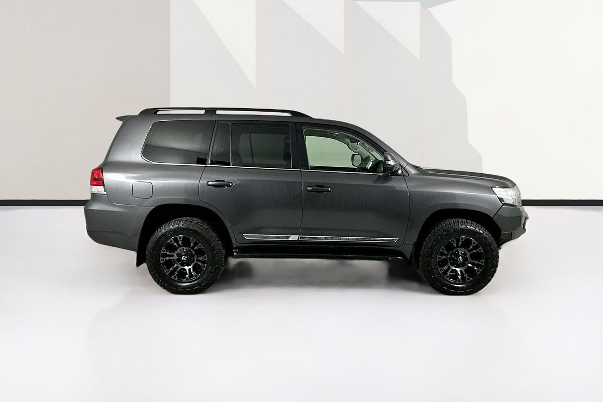 2021 Toyota Landcruiser Sahara VDJ200R