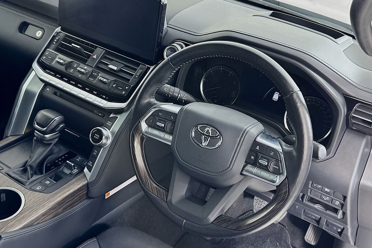 2024 Toyota Landcruiser LC300 SAHARA (4x4) FJA300R