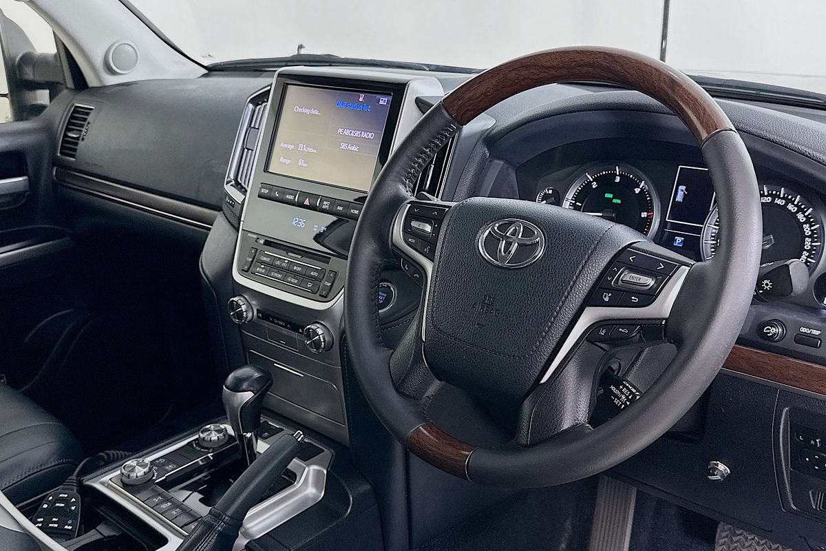 2017 Toyota LANDCRUISER SAHARA (4x4) VDJ200R MY16