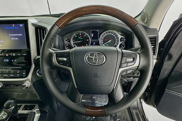 2017 Toyota LANDCRUISER SAHARA (4x4) VDJ200R MY16