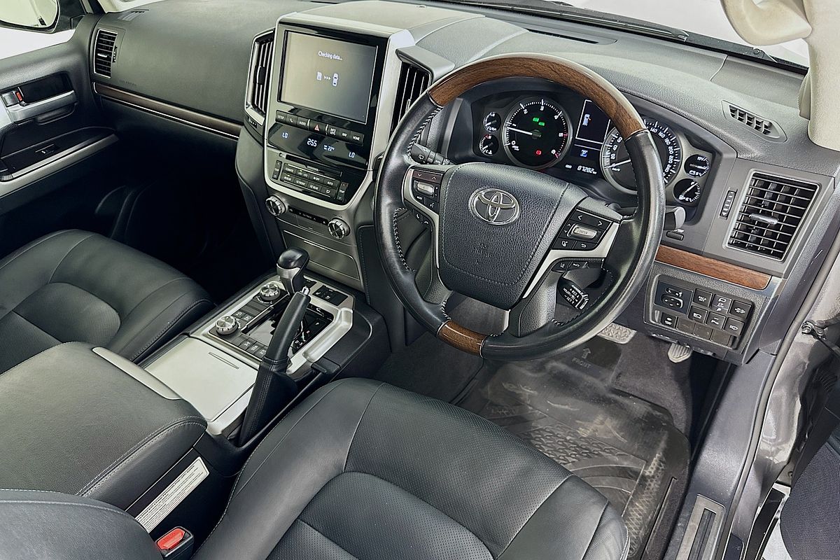 2021 Toyota Landcruiser Sahara VDJ200R