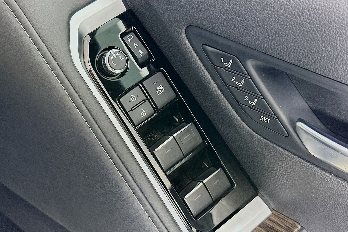 2024 Toyota Landcruiser LC300 SAHARA (4x4) FJA300R