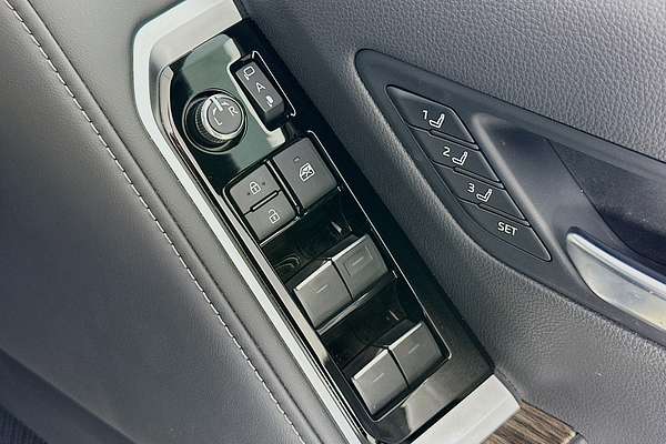 2024 Toyota Landcruiser LC300 SAHARA (4x4) FJA300R