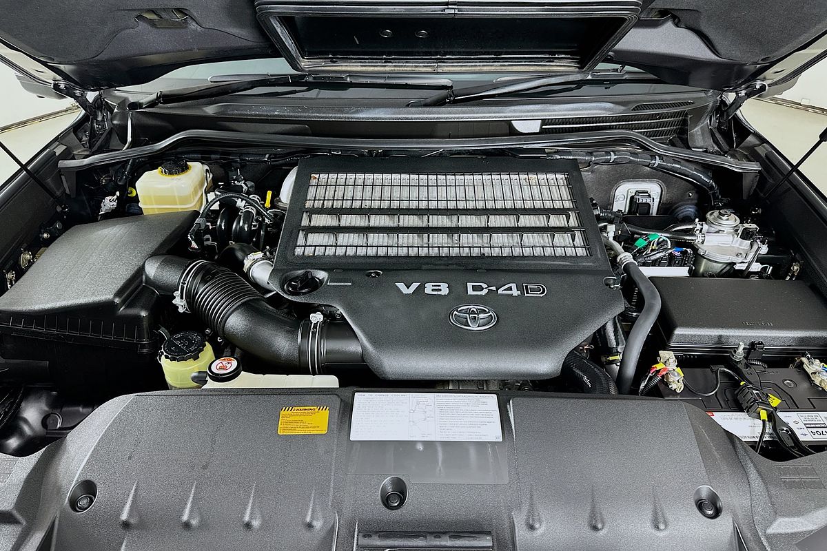 2017 Toyota LANDCRUISER SAHARA (4x4) VDJ200R MY16
