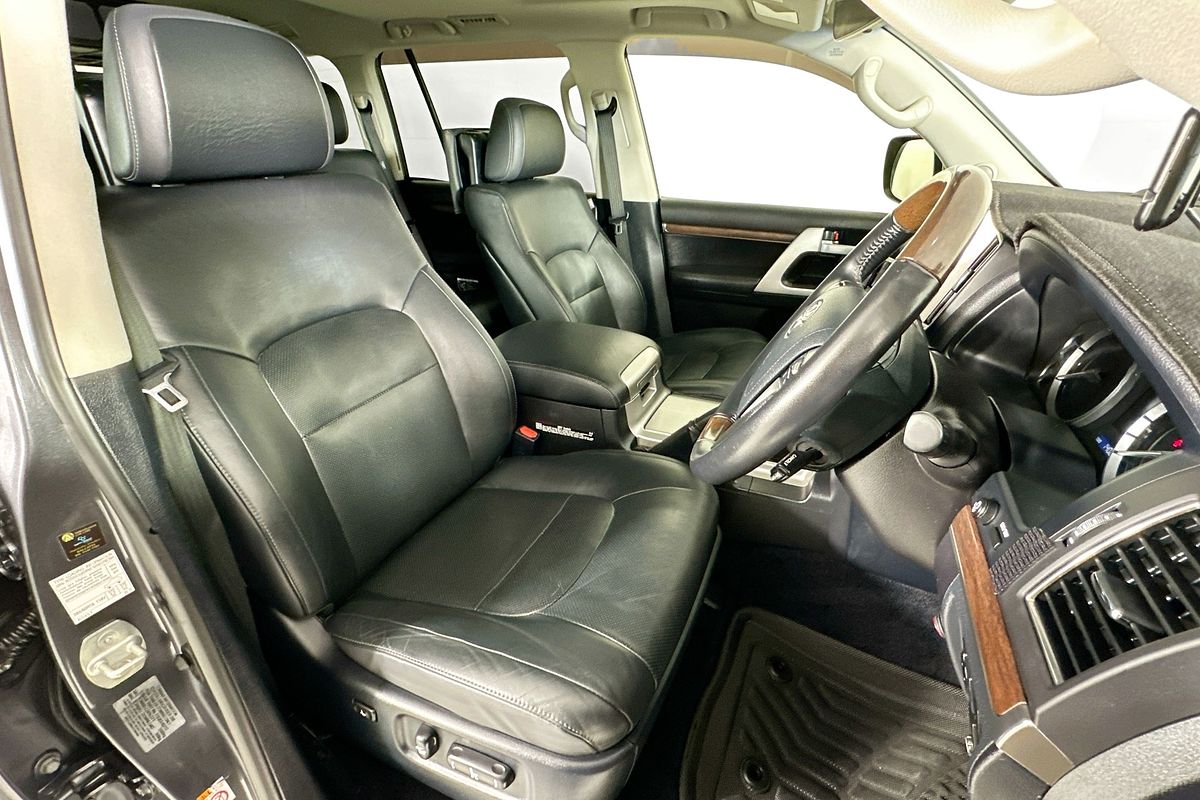 2017 Toyota LANDCRUISER SAHARA (4x4) VDJ200R MY16