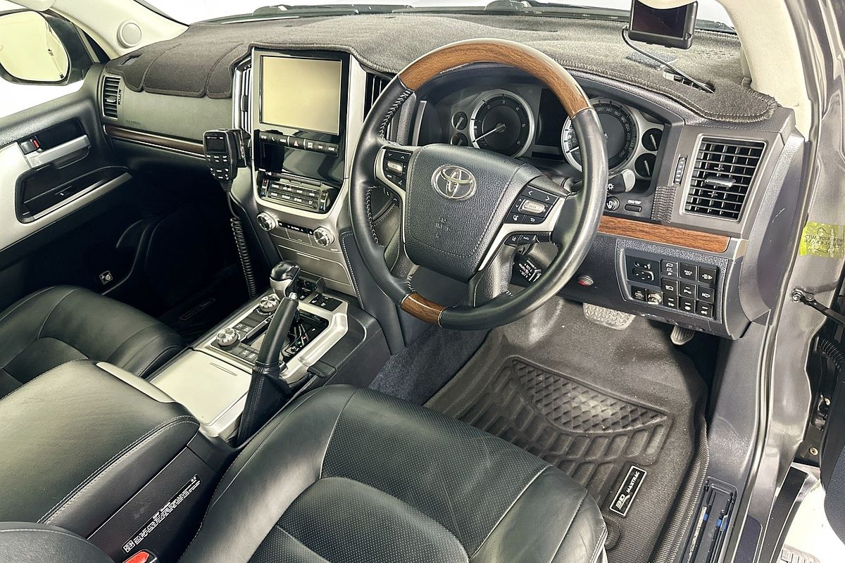 2017 Toyota LANDCRUISER SAHARA (4x4) VDJ200R MY16