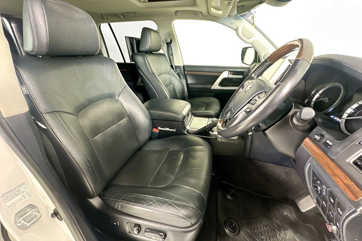 2019 Toyota LANDCRUISER LC200 SAHARA (4x4) VDJ200R