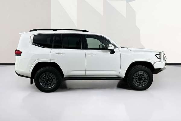 2023 Toyota LANDCRUISER VX FJA300R