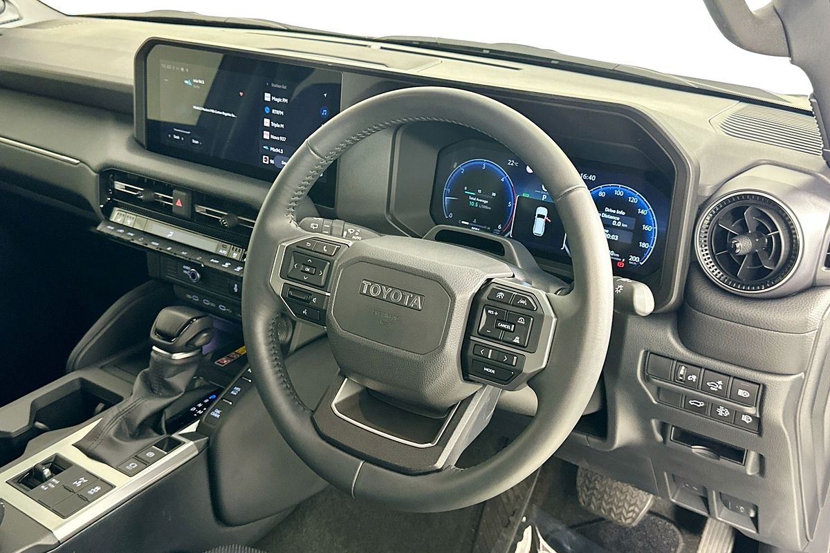 2025 Toyota LANDCRUISER PRADO VX FROSTED WHITE GDJ251R