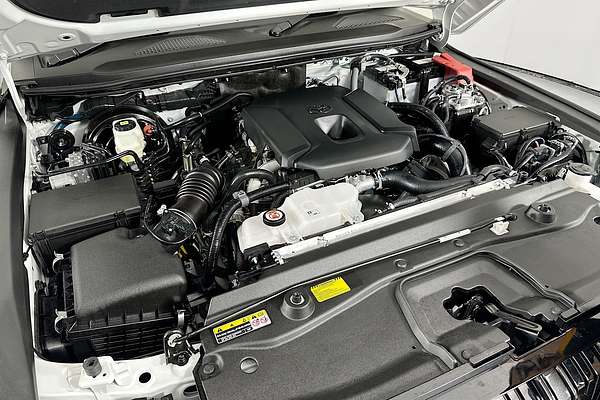 2025 Toyota LANDCRUISER PRADO VX FROSTED WHITE GDJ251R