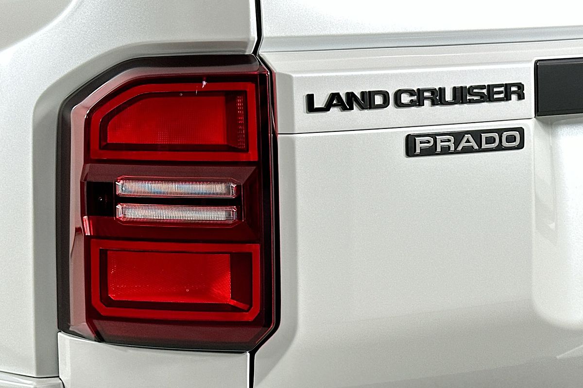 2025 Toyota LANDCRUISER PRADO VX FROSTED WHITE GDJ251R