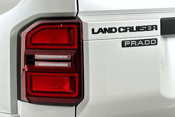 2025 Toyota LANDCRUISER PRADO VX FROSTED WHITE GDJ251R