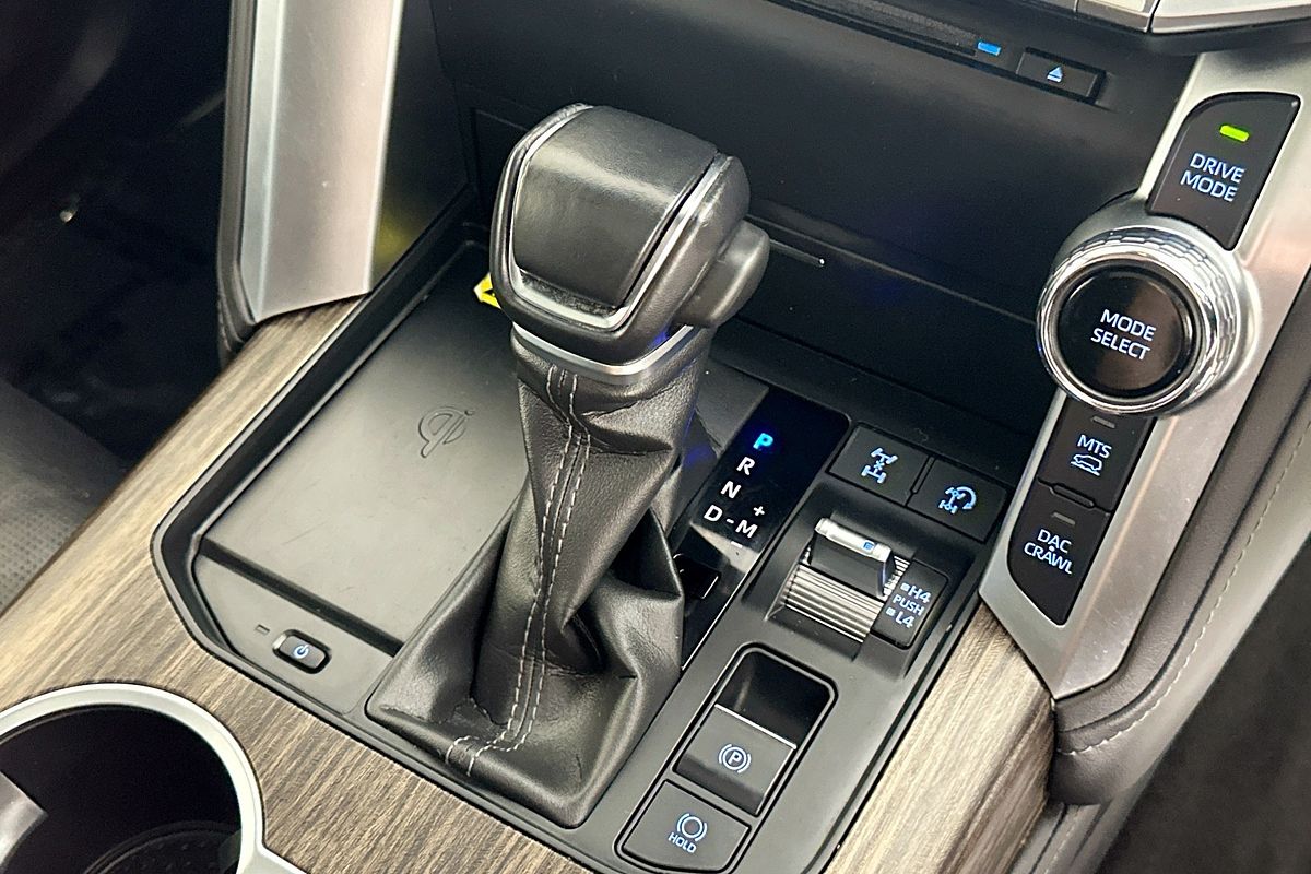 2022 Toyota Landcruiser LC300 SAHARA (4x4) FJA300R