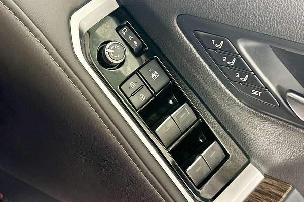 2022 Toyota Landcruiser LC300 SAHARA (4x4) FJA300R