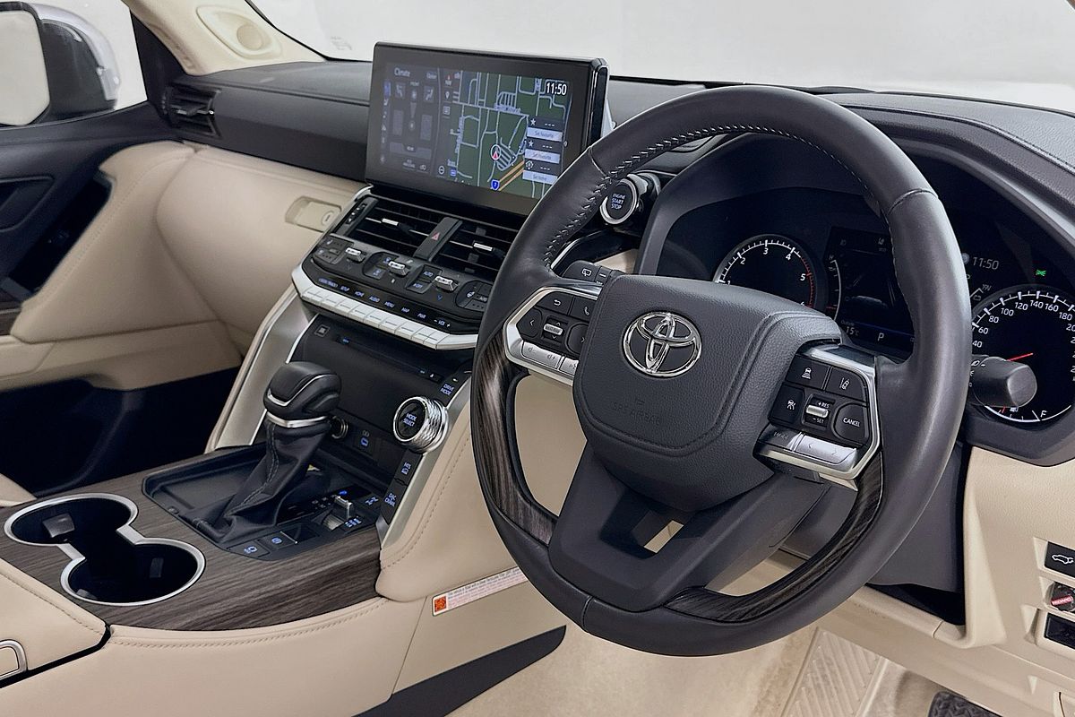 2024 Toyota Landcruiser LC300 SAHARA (4x4) FJA300R