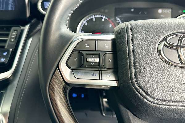 2024 Toyota LANDCRUISER LC300 SAHARA (4x4) FJA300R