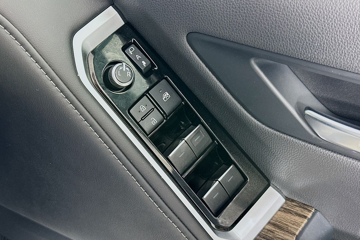 2023 Toyota Landcruiser LC300 VX (4x4) FJA300R