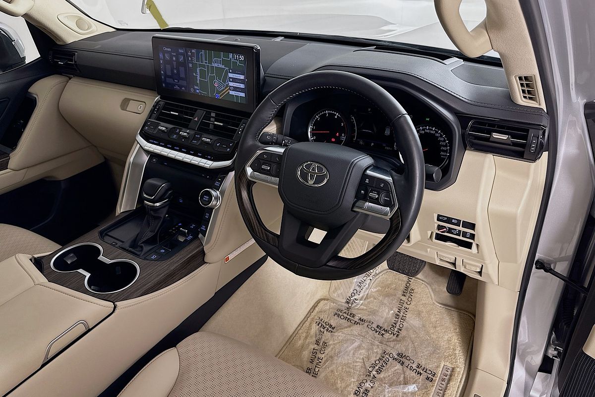 2024 Toyota Landcruiser LC300 SAHARA (4x4) FJA300R