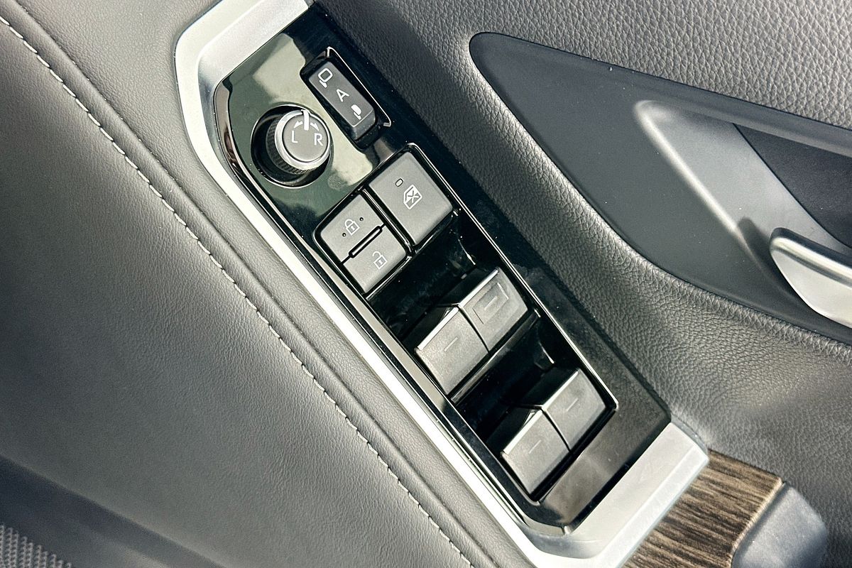2023 Toyota LANDCRUISER LC300 VX (4x4) FJA300R