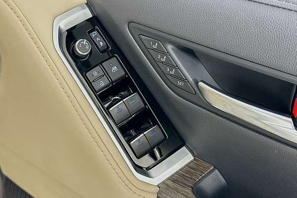 2024 Toyota Landcruiser LC300 SAHARA (4x4) FJA300R