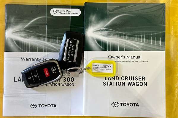 2022 Toyota LANDCRUISER LC300 VX (4x4) FJA300R