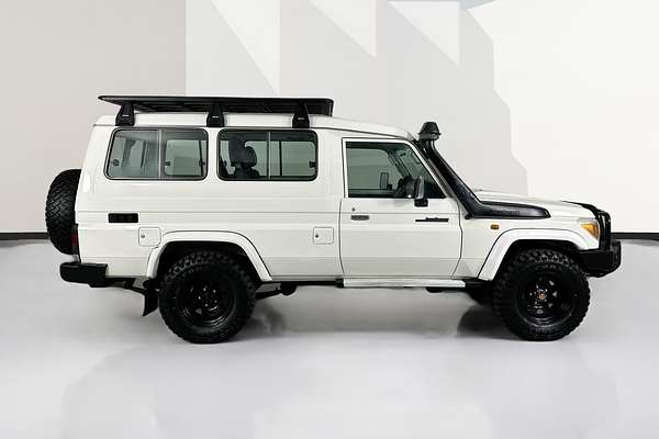 2016 Toyota Landcruiser GXL Troopcarrier VDJ78R