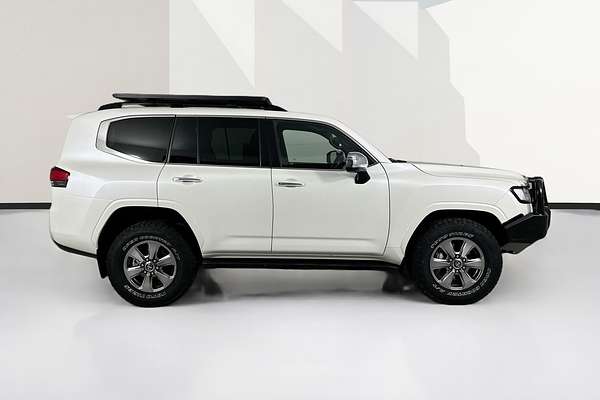 2022 Toyota LANDCRUISER LC300 SAHARA (4x4) FJA300R