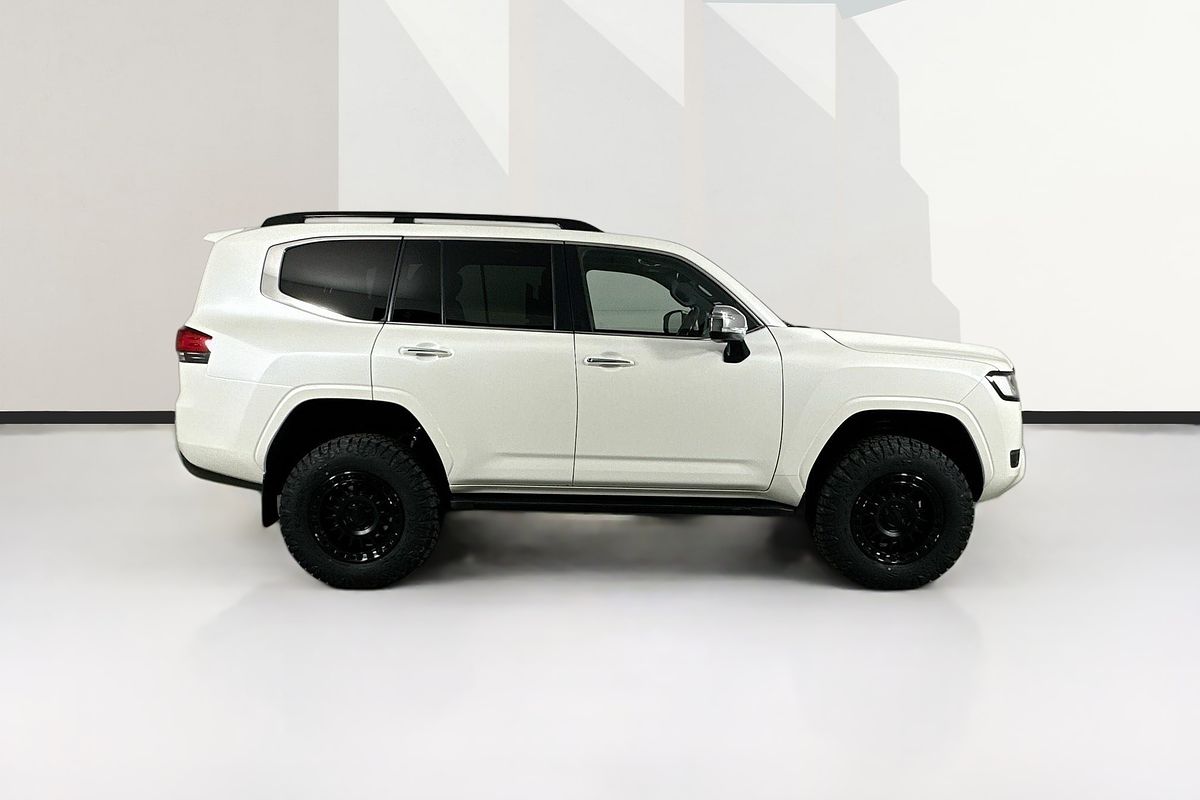 2022 Toyota Landcruiser LC300 SAHARA (4x4) FJA300R