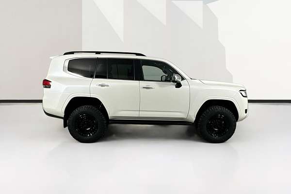 2022 Toyota Landcruiser LC300 SAHARA (4x4) FJA300R