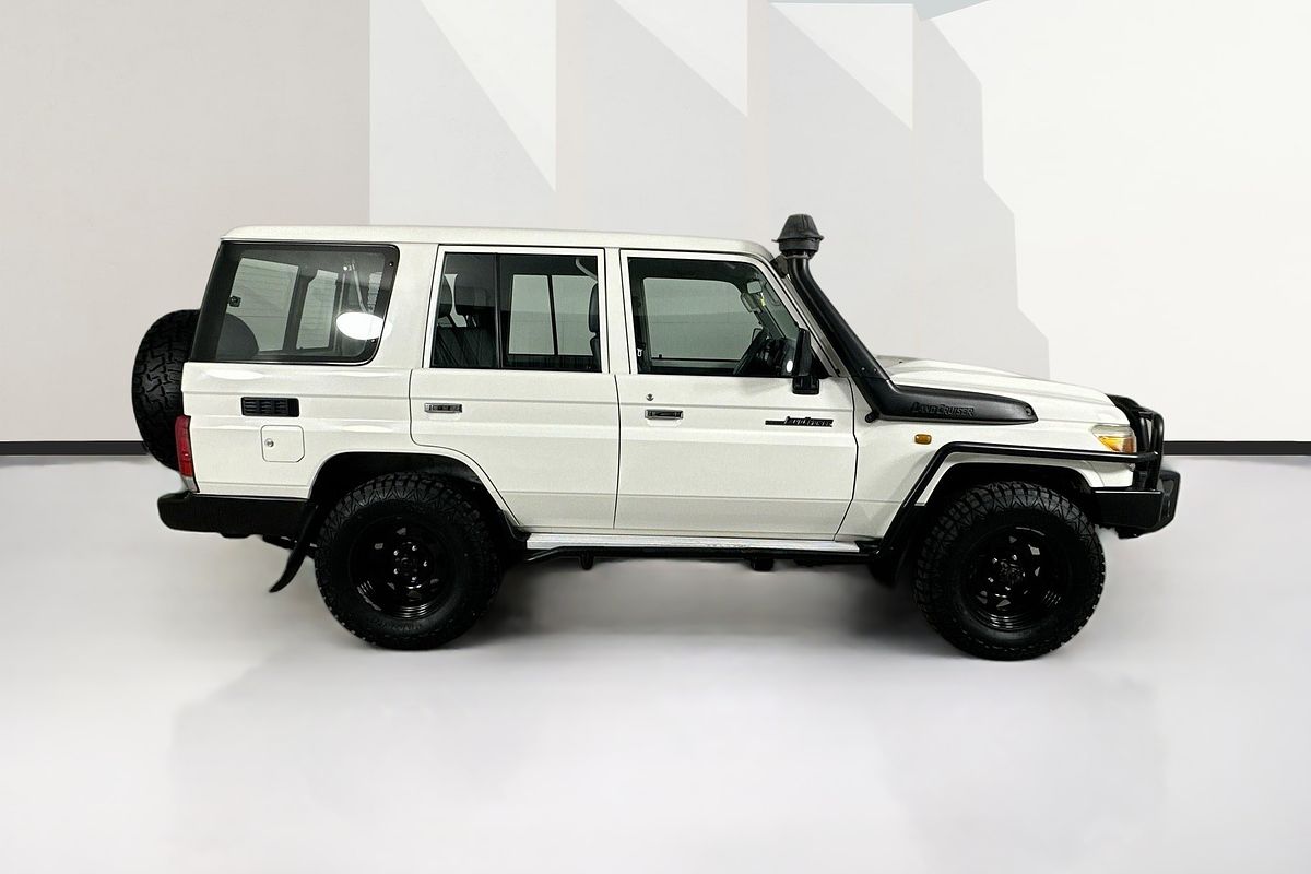 2017 Toyota LANDCRUISER WORKMATE (4x4) VDJ76R MY18