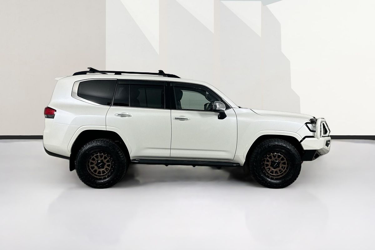 2022 Toyota LANDCRUISER LC300 SAHARA (4x4) FJA300R