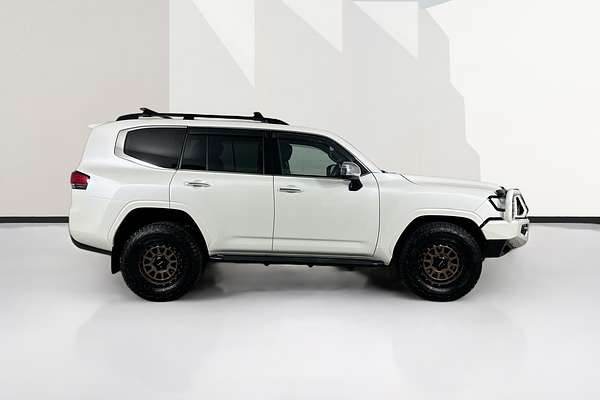 2022 Toyota LANDCRUISER LC300 SAHARA (4x4) FJA300R