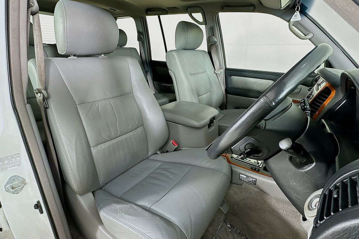 2004 Toyota LANDCRUISER SAHARA (4x4) HDJ100R