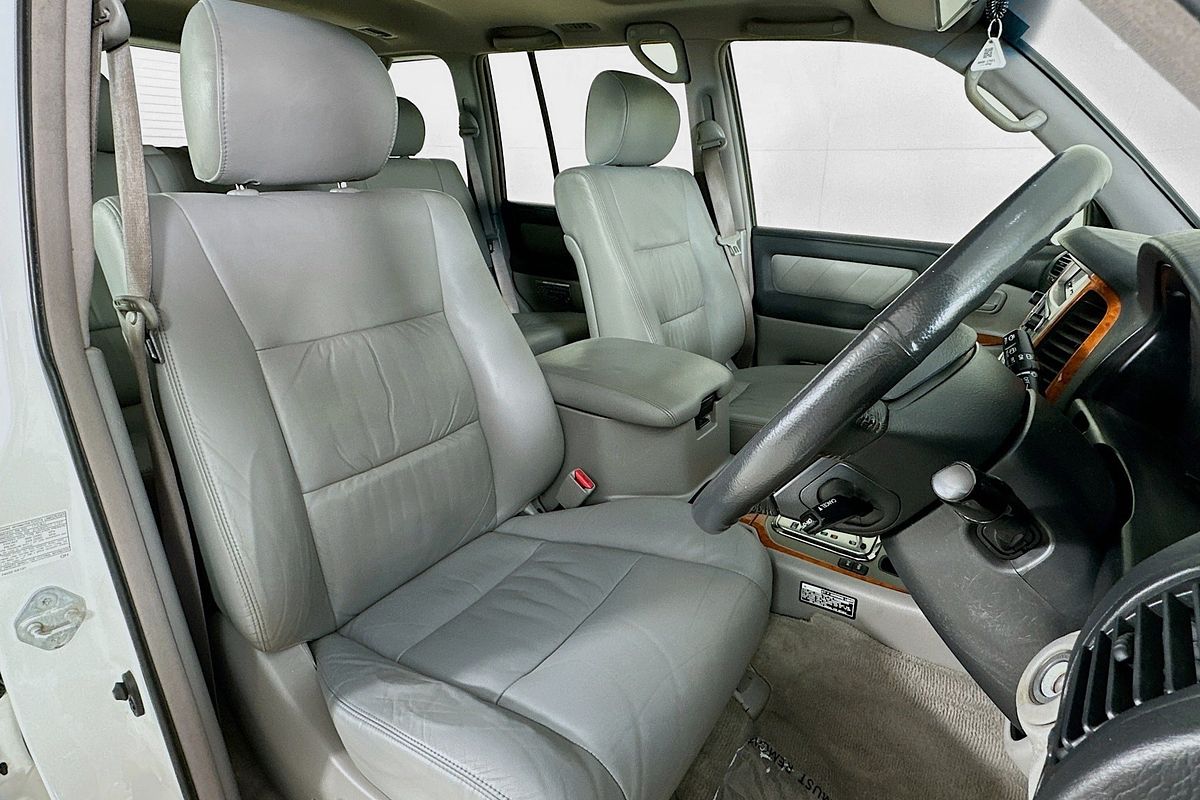 2004 Toyota LANDCRUISER SAHARA (4x4) HDJ100R