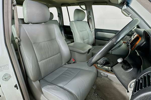 2004 Toyota LANDCRUISER SAHARA (4x4) HDJ100R