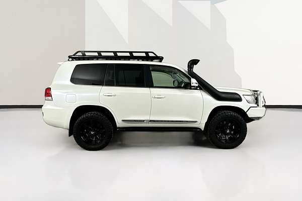 2016 Toyota LANDCRUISER Sahara VDJ200R