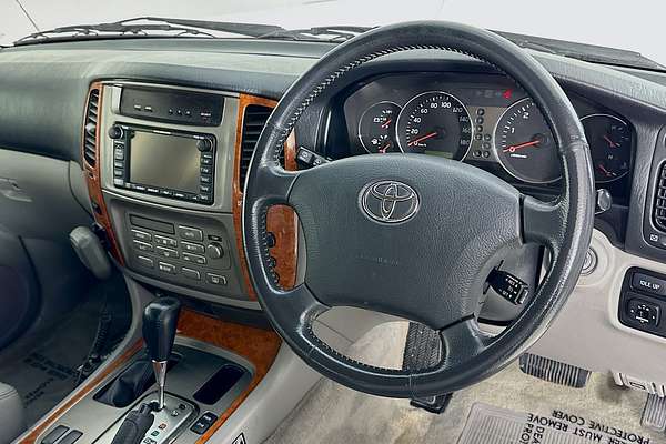 2004 Toyota LANDCRUISER SAHARA (4x4) HDJ100R