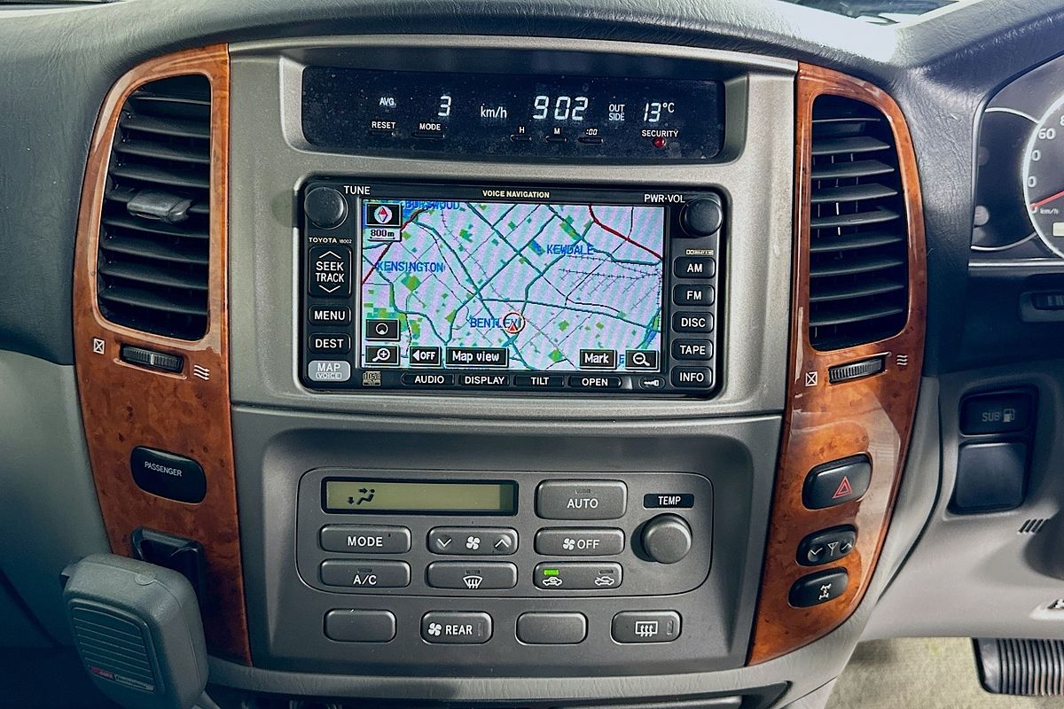 2004 Toyota LANDCRUISER SAHARA (4x4) HDJ100R