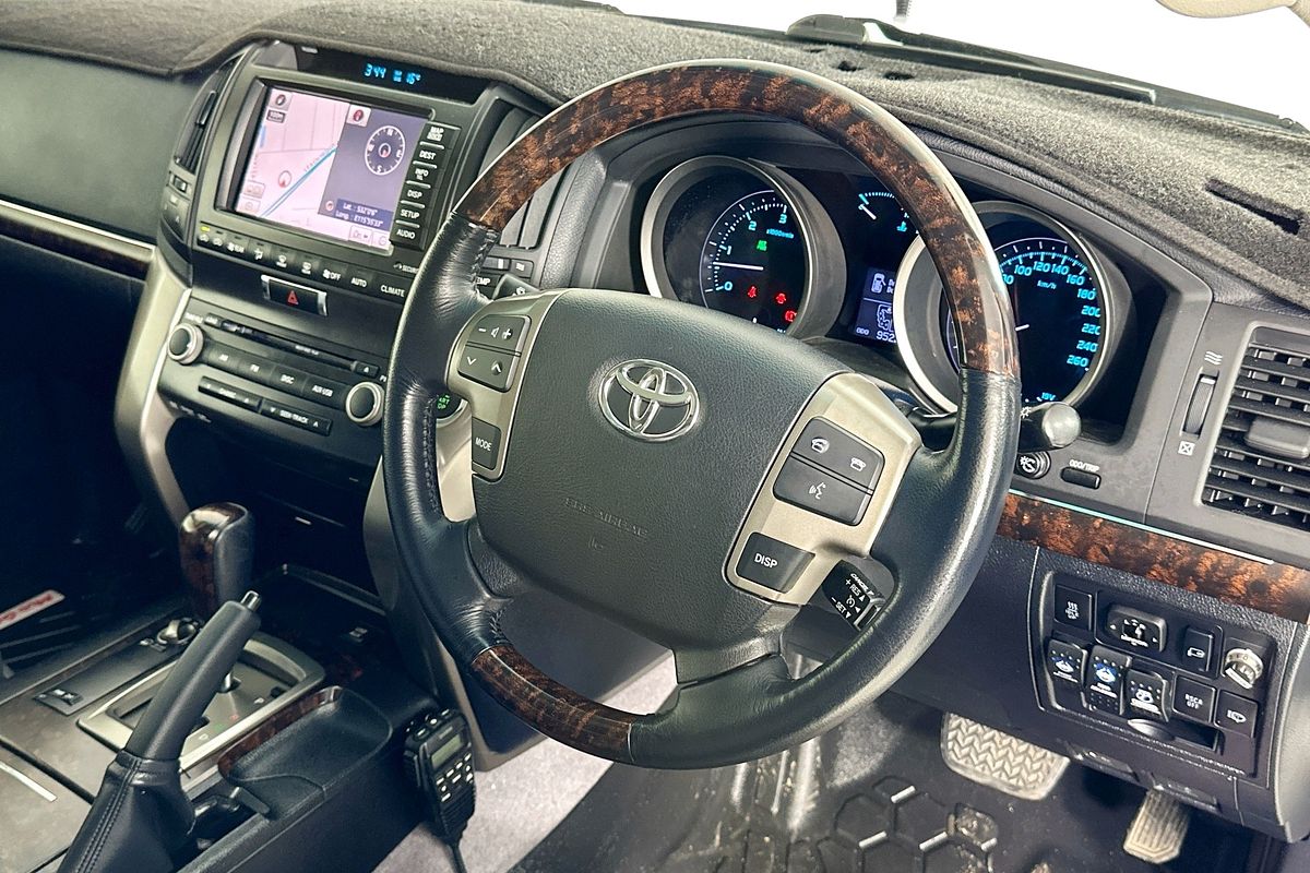 2011 Toyota LANDCRUISER SAHARA (4x4) VDJ200R 09 UPGRADE