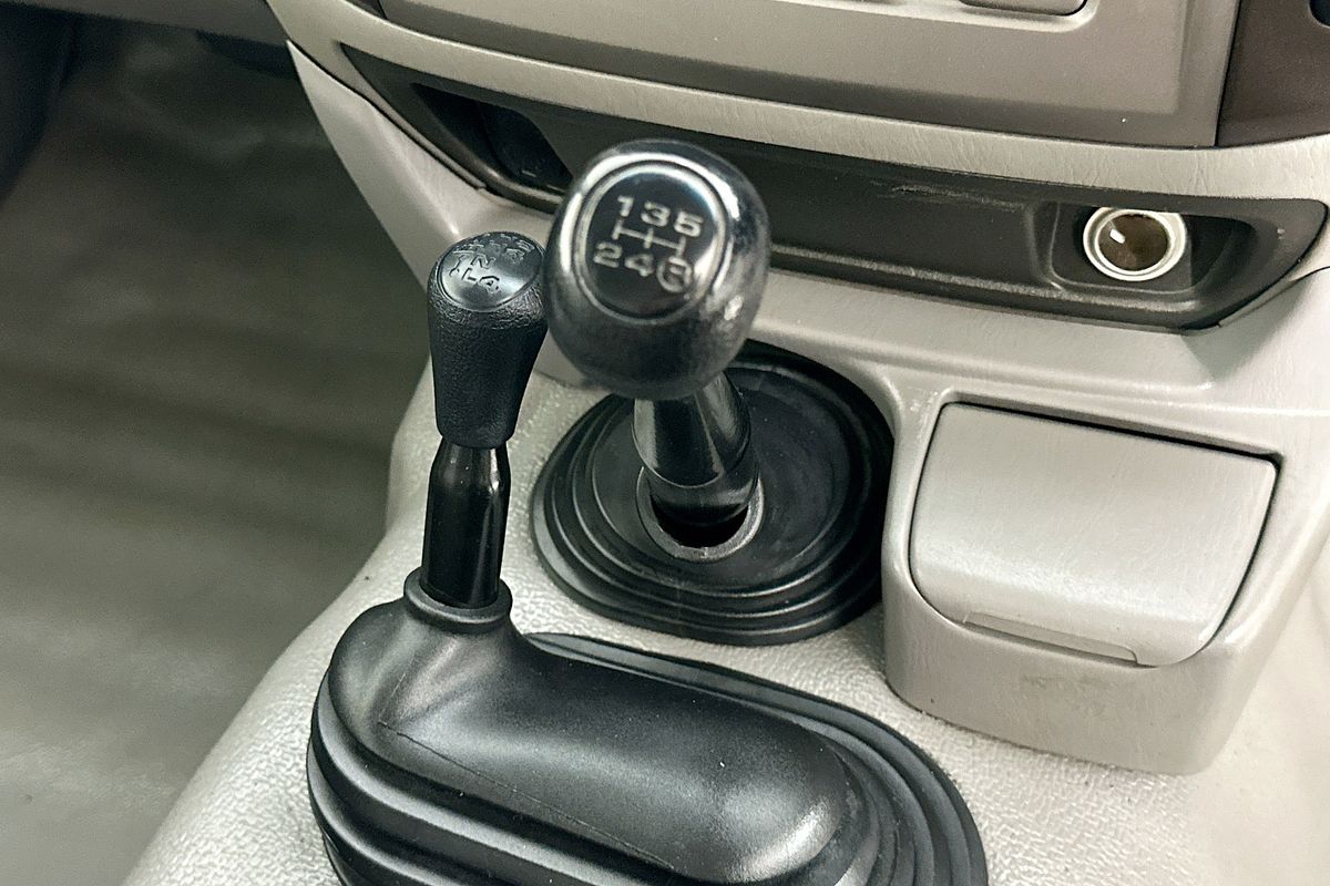 2003 Toyota LANDCRUISER (4x4) HZJ105R