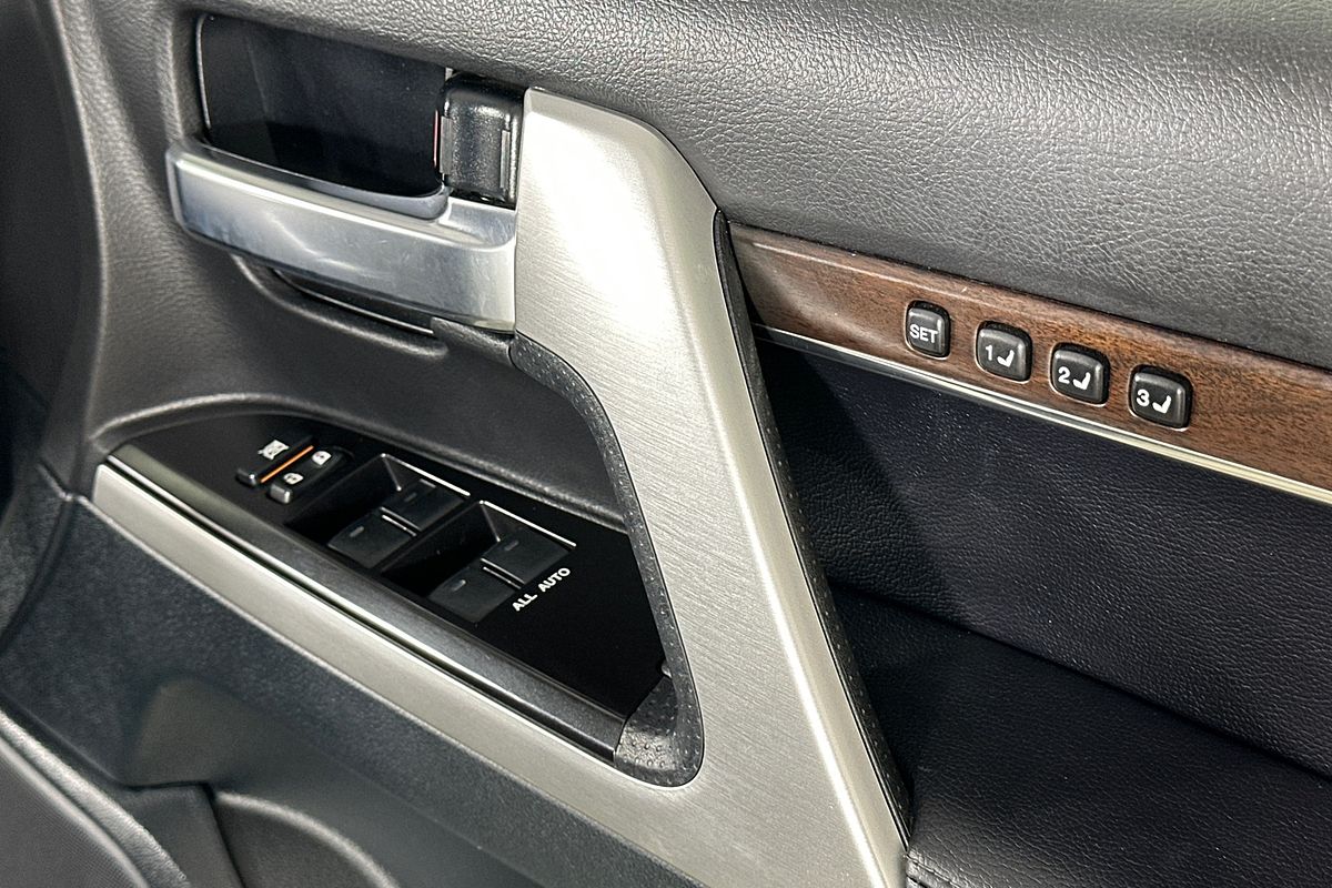 2021 Toyota LANDCRUISER LC200 SAHARA (4x4) VDJ200R
