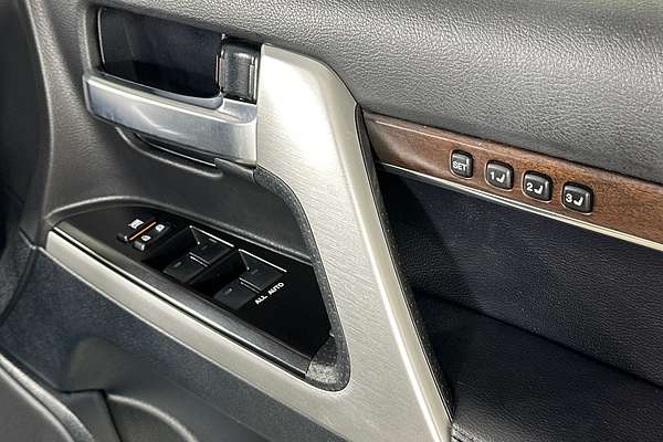 2021 Toyota LANDCRUISER LC200 SAHARA (4x4) VDJ200R